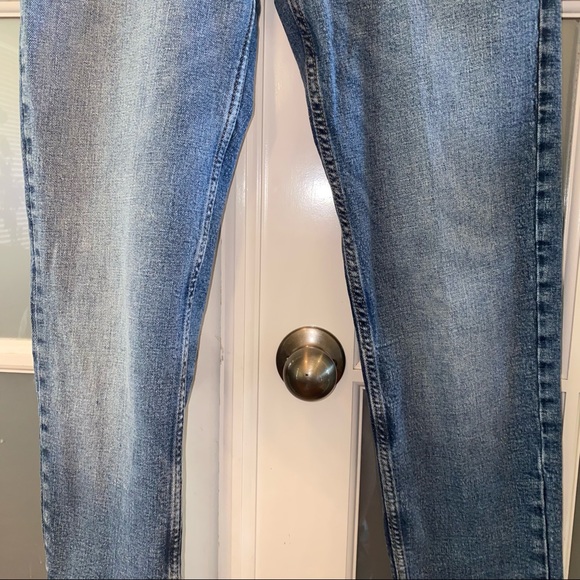 EUC Men’s Size 30 X 34, Old Navy Relaxed Slim Built- In Flex Distressed Jeans - Picture 4 of 14